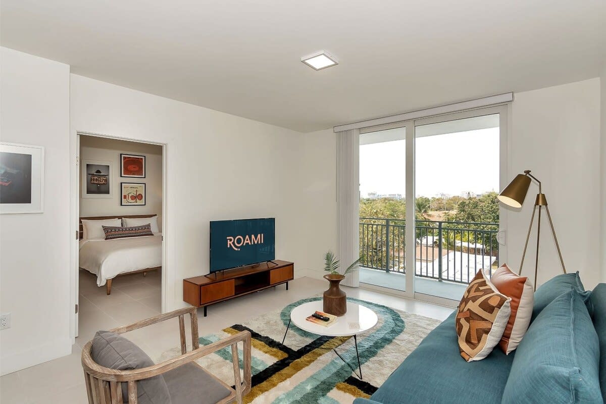 Roami at Grove 27 | 15 Min to Beach | 2 Bedroom